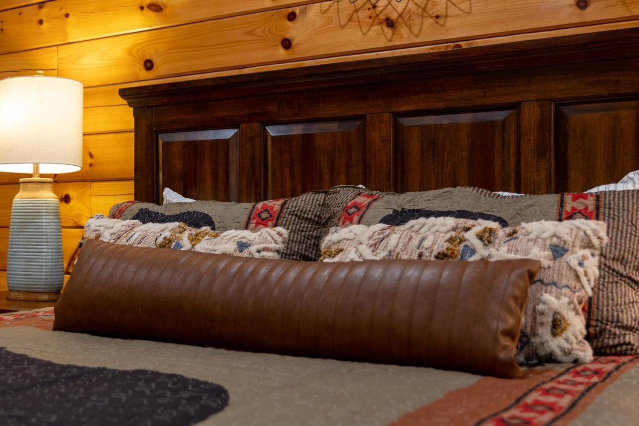 5Bd5B Escape Cabin With 2 Hottubs, Thtr &Game Rm,1Mi To The Parkway! 4Mi To Dollywood - Spring Deal Піджен-Фордж Екстер'єр фото