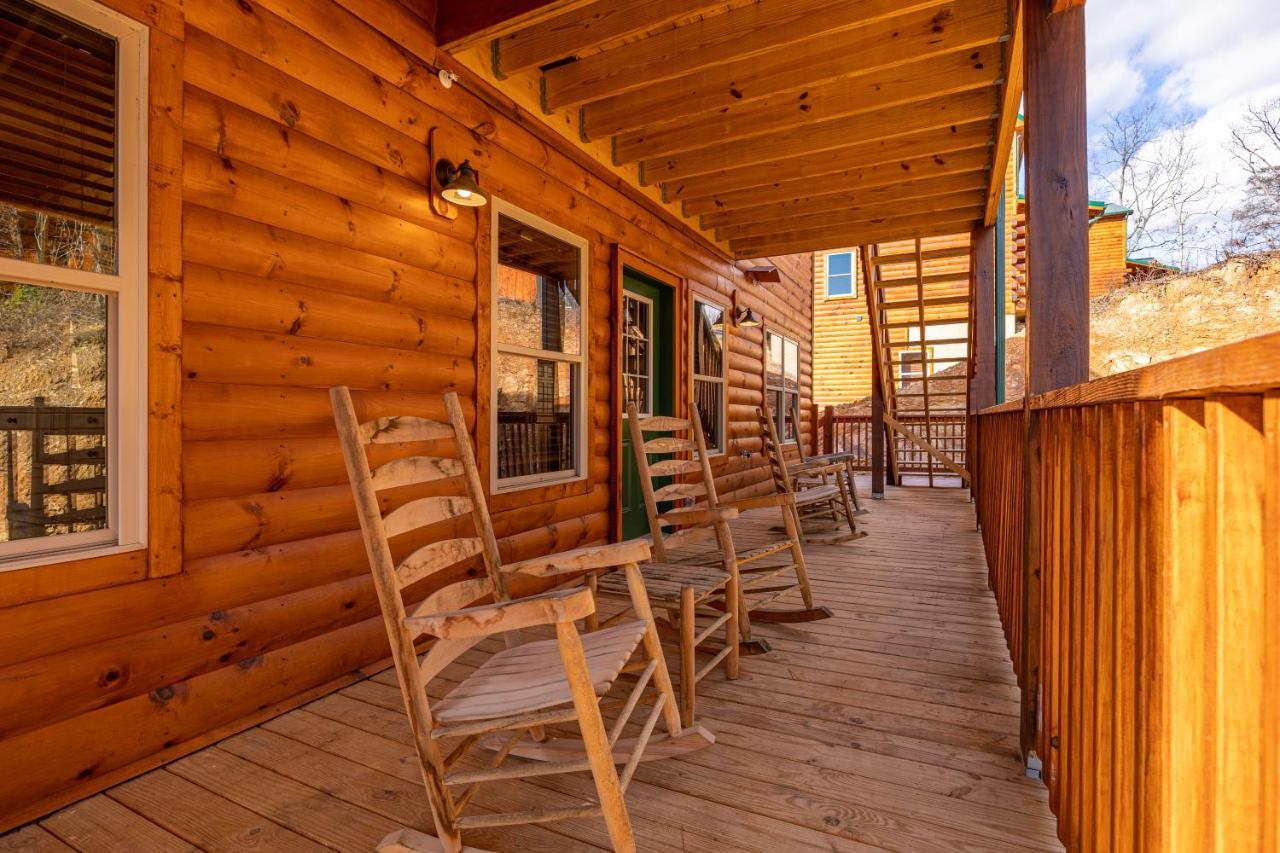 5Bd5B Escape Cabin With 2 Hottubs, Thtr &Game Rm,1Mi To The Parkway! 4Mi To Dollywood - Spring Deal Піджен-Фордж Екстер'єр фото
